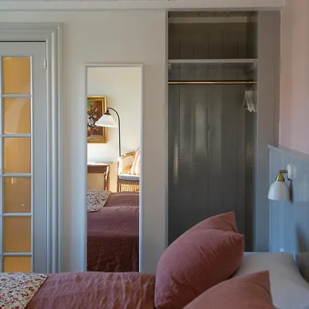Fano Krogaard Hotell *